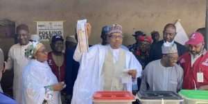 President Buhari & his wife Aisha at polling unit 